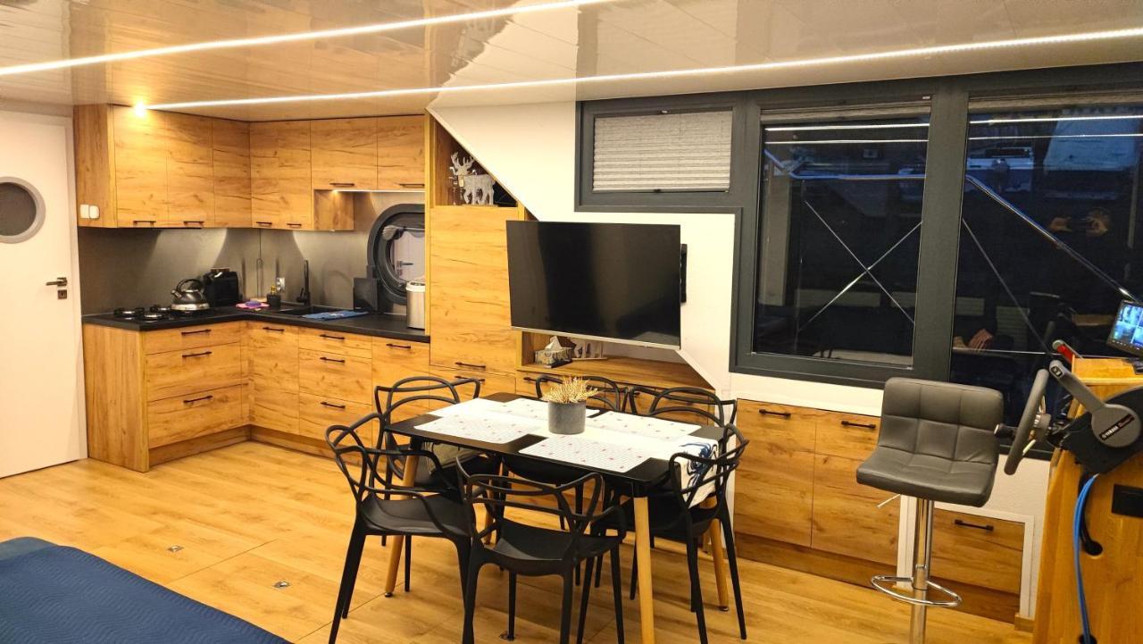 Houseboat Water King Apartament Plywajacy Dom Na Wodzie, 7 Os 브로츠와프 외부 사진